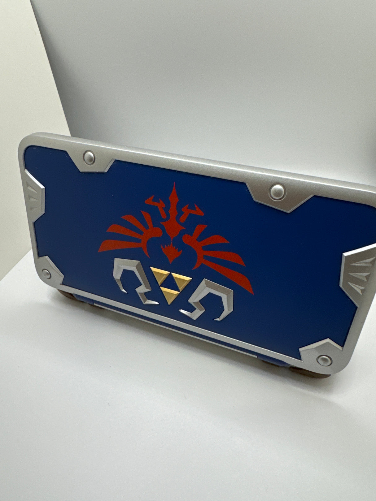 New Nintendo 2DS XL Edición Hylian Shield - (LS) (Nintendo 3DS)