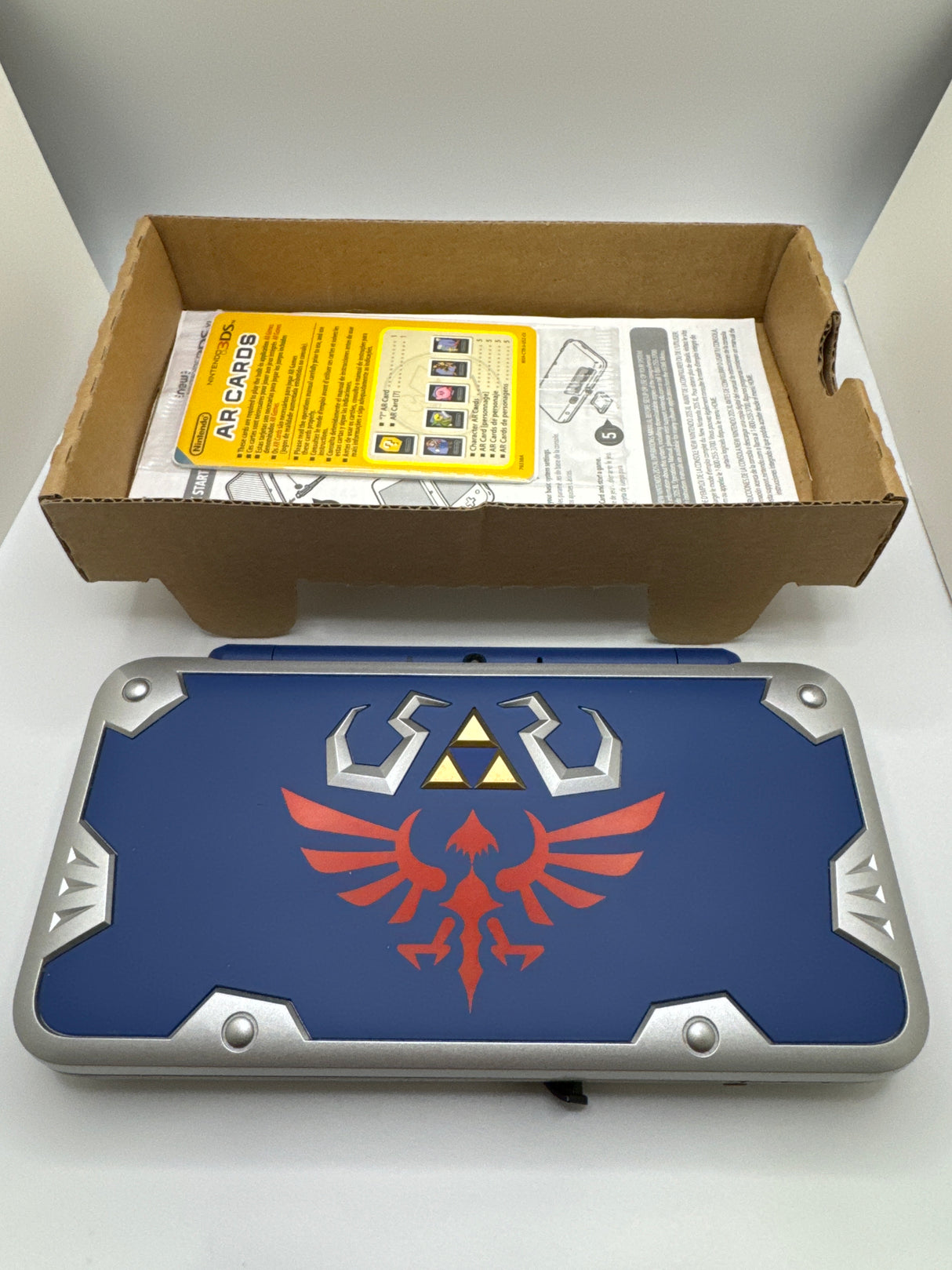 New Nintendo 2DS XL Edición Hylian Shield - (Defecto CIB) (Nintendo 3DS)
