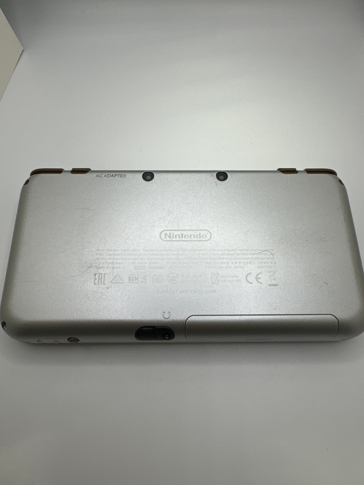 New Nintendo 2DS XL Edición Hylian Shield - (LS) (Nintendo 3DS)